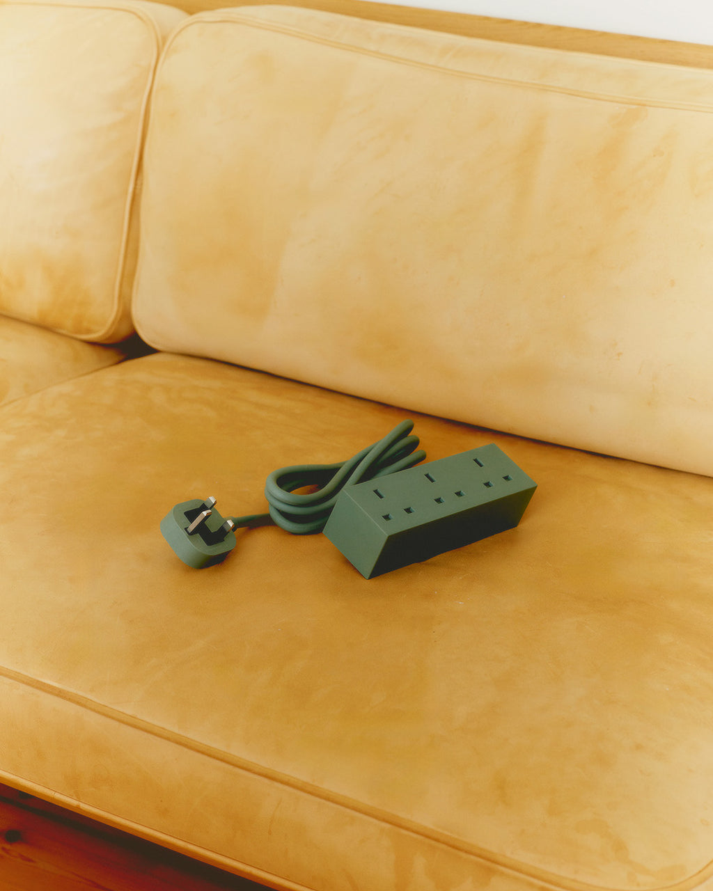 Pedestal Power Bar 2 metres UK Power Bar 006 Ultra Marine